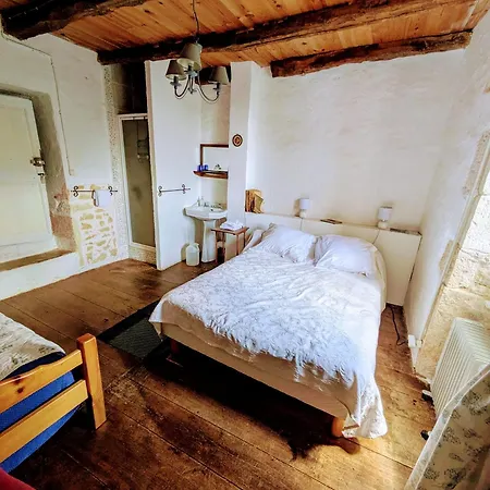 L&m, Domaine De L'ameillee بيت ضيافة Puy-lʼÉvêque